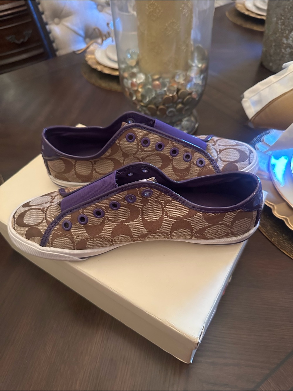 Slightly Worn Size 8 Coach Signature Canvas Low-Top Sneakers in Brown and Purple - Picture 4 of 4